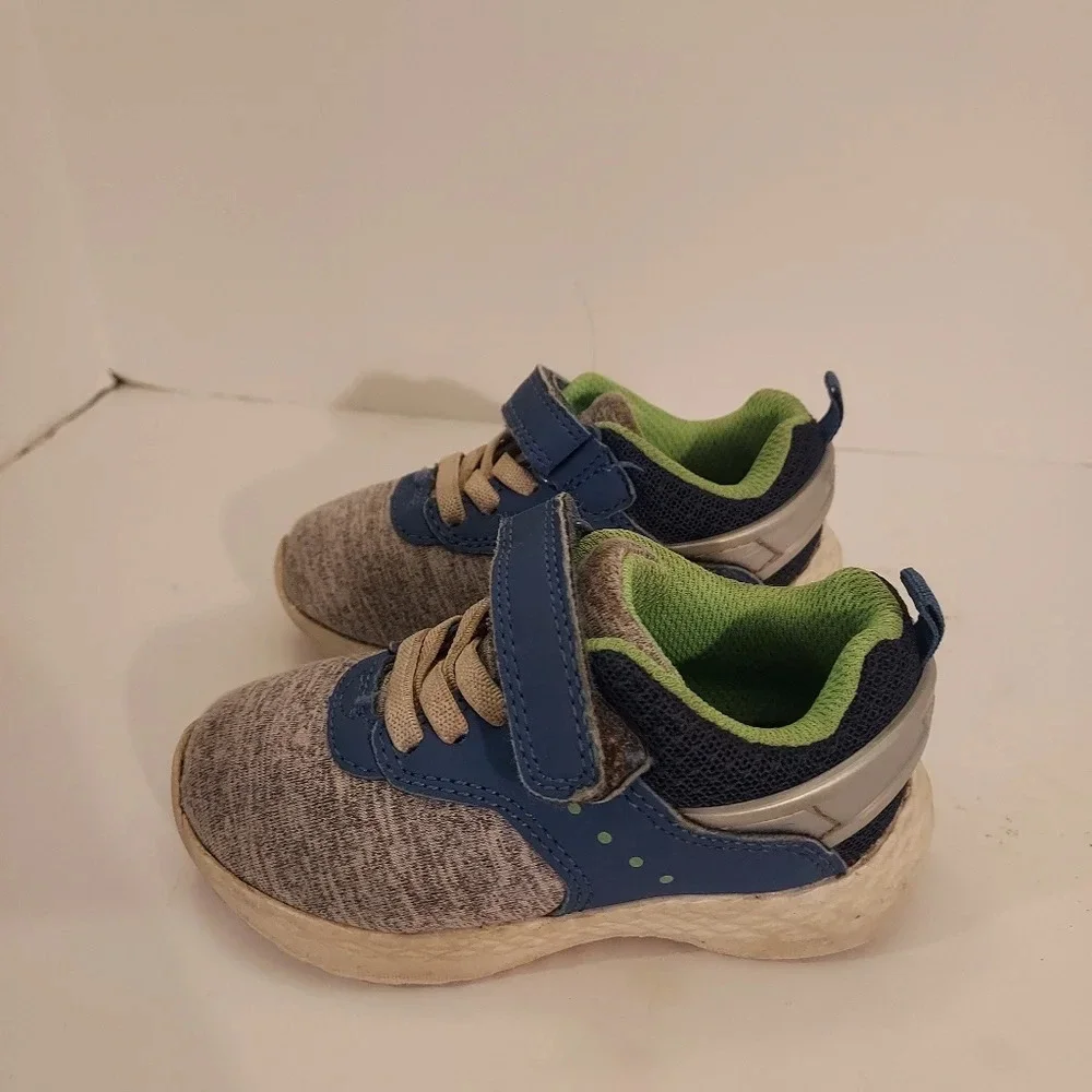 Carter's Dogan Running Shoes in Size 6